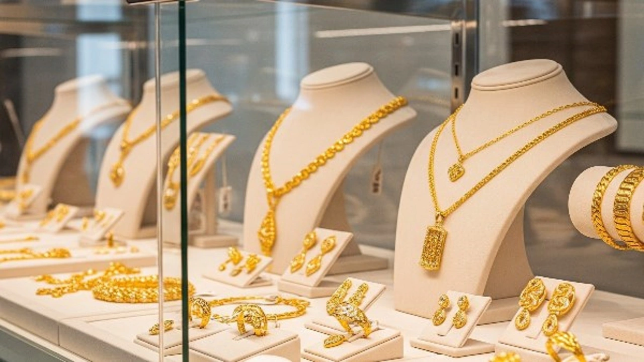 تغيرات أسعار الذهب في ثالث أيام عيد الفطر المبارك بمستهل التعاملات